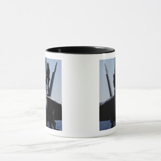 Piloten führen eine Vorflugkontrolle durch Tasse (Zentrum)