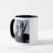 Piloten führen eine Vorflugkontrolle durch Tasse (Vorderseite Links)