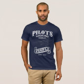 Piloten, schauend hinunter lustiges T-Shirt der (Vorne ganz)