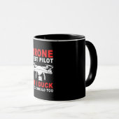 Pilotprogramm für Drohnenprüfungen Tasse (VorderseiteRechts)