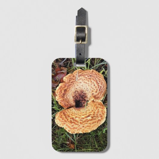 Pilz im Wald Gepäckanhänger (Vorderseite Vertikal)