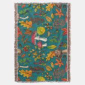 Pilze, Blätter, Nüsse und Beeren im Herbst auf bla Decke (Vorderseite Vertikal)