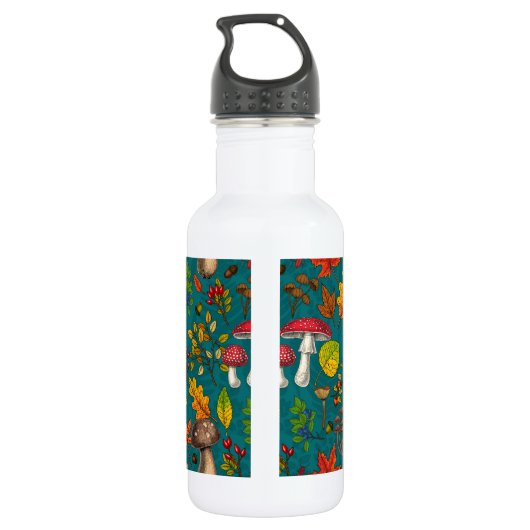 Pilze, Blätter, Nüsse und Beeren im Herbst auf bla Edelstahlflasche (Rückseite)