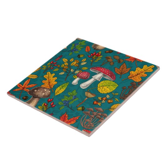 Pilze, Blätter, Nüsse und Beeren im Herbst auf bla Fliese (Seite)