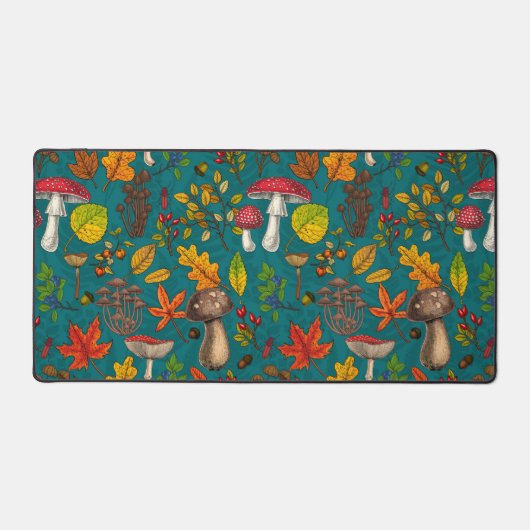 Pilze, Blätter, Nüsse und Beeren im Herbst auf bla Schreibtischunterlage (Vorderseite)