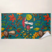 Pilze, Blätter, Nüsse und Beeren im Herbst auf bla Strandtuch (Vorderseite)