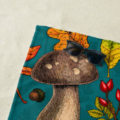 Pilze, Blätter, Nüsse und Beeren im Herbst auf bla Strandtuch (Beispiel)