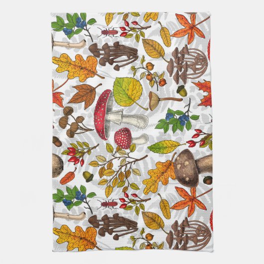 Pilze, Blätter, Nüsse und Beeren im Herbst auf Wei Geschirrtuch (Vertikal)