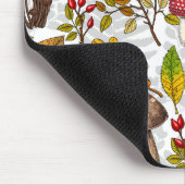 Pilze, Blätter, Nüsse und Beeren im Herbst auf Wei Mousepad (Ecke)