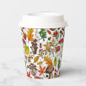 Pilze, Blätter, Nüsse und Beeren im Herbst auf Wei Pappbecher (Rückseite)