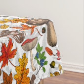 Pilze, Blätter, Nüsse und Beeren im Herbst auf Wei Tischdecke (Beispiel)