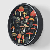 Pilze in schwarzem Untergrund Uhr (Winkel)