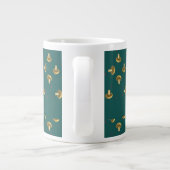 Pilze mit eigenem Namen auf grün Jumbo-Tasse (Rückseite)