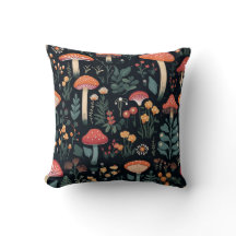 Pilze und Folien auf schwarzem Hintergrund