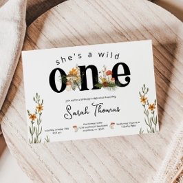 Pilze und wild lebende Blume Einladung zum Geburts