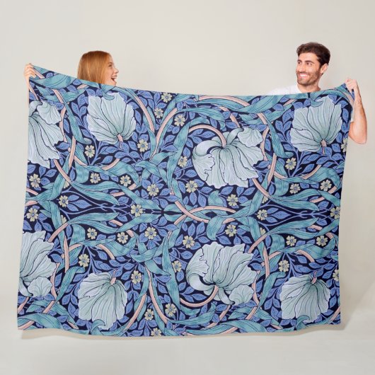 Pimpernel Blau, William Morris Fleecedecke (Beispiel)