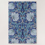 Pimpernel Blue, William Morris Puzzle<br><div class="desc">William Morris (24. März 1834 - 3. Oktober 1896) war ein britischer Textilingenieur, Dichter, Romanautor, Übersetzer und sozialistischer Aktivist, der mit der British Arts and Crafts Movement assoziiert ist. Er trug maßgeblich zur Wiederbelebung der traditionellen britischen Textilkunst und -methoden bei. Seine literarischen Beiträge trugen dazu bei, das moderne Fantasy-Genre zu...</div>