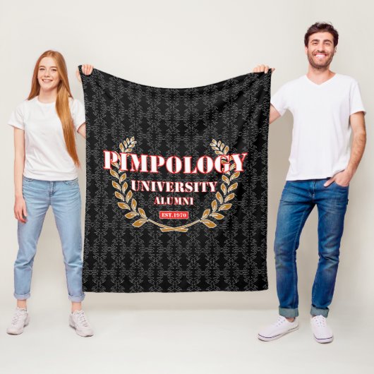 PIMPOLOGY UNIVERSITY ALUMNI 2K21 WHT/RED/GLD FLEECEDECKE (Beispiel)