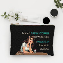 Pin-up-Girl – Ich wache auf, um Kaffee zu trinken