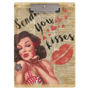Pin-up-Girl Vintage-Kunst, die mit Liebe Küsse sen Klemmbrett