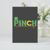 Pinch CHarm Funny St Patrick's Day Irish Gift Einladung (Stehend Vorderseite)
