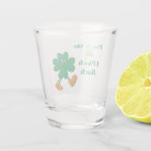 Pinch, ich hebe mich zurück mit einem laufenden Kl Schnapsglas (Rückseite)