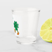 Pinch, ich hebe mich zurück mit einem laufenden Kl Schnapsglas (Rechts)