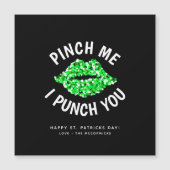 Pinch mich und ich punch dir Funny St Patricks Day Magnetkarte (Vorderseite)