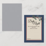 Pine Blue Winter Wedding Date Night Advice Card Hinweiskarte<br><div class="desc">Diese Pine Blue Winter Hochzeitsdatum Nachtberatungskarte kombiniert eine klassische,  formell staubblaue gerahmte Grenze mit eleganten,  immergrünen Pinienbäumen für einen klassischen,  aber dennoch rustikalen Look. Das botanische Grün mit Kalligraphie auf beigem Hintergrund schafft ein naturorientiertes Ambiente für Weihnachten- oder Waldheiratsfeiern.</div>