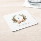 Pine Cone & Bow Wreath Monogram Family Holiday Rechteckiger Pappuntersetzer (angewinkelt)
