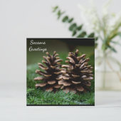 Pine Cone Frohen Festtage Postkarte (Stehend Vorderseite)