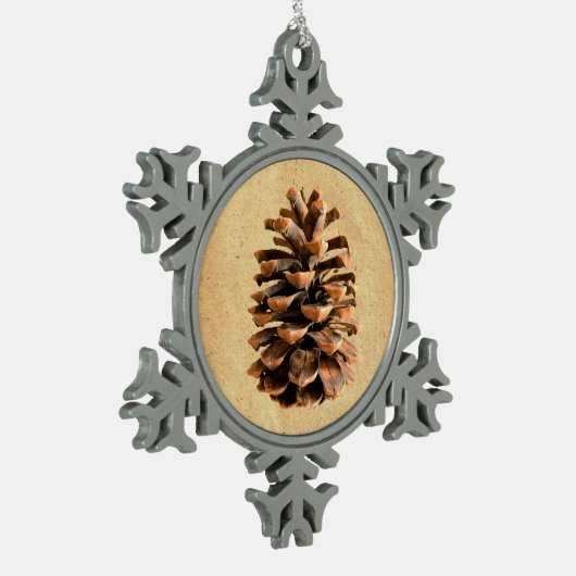 Pine Cone Schneeflocken Zinn-Ornament (Links)