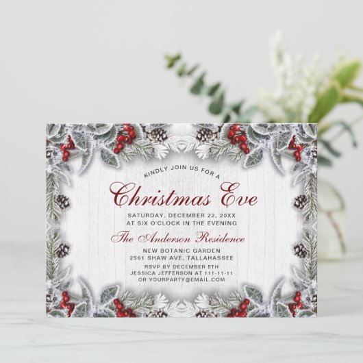 Pine Cones Holly Berry Branch Rustikaler Weihnacht Einladung (Stehend Vorderseite)