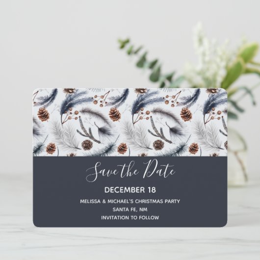 Pine Cones & Pine Needles Weihnachtsmuster Save The Date (Stehend Vorderseite)