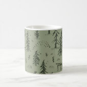 Pine Deer Lake Life - Salbei, grünes Waldmuster. Kaffeetasse (Mittel)