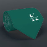 Pine Green Eleganmonogramm   Name | einseitig Krawatte<br><div class="desc">Ein eleganter, einseitiger Hals mit einem fett-weißen Monogramm auf tiefgrünem Pine Green Hintergrund. Zusätzlich zu diesem Monogramm befindet sich Ihr Vor- oder Nachname, der in allen Hauptstädte geschrieben ist. Über 40 einzigartige Farben sind sowohl in einseitigen als auch in zweiseitigen Ausführungen erhältlich. Sie können sie durchsuchen, indem Sie auf den...</div>