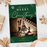 Pine Green & Gold Weihnachts-Ein-Foto Folien Feiertagskarte<br><div class="desc">Verteilen Sie den festlichen Beifall mit einer personalisierten Weihnachtsgrüßkarte für das Foto. In dieser Saison bietet die Grußkarte Platz für ein großes Foto und Ihren Familiennamen. Die echte Goldfolie ergänzt diese frohe Weihnachtskarte perfekt und das raffinierte Kieferngrün und das subtile Schneeflottmotiv bringen diesen Weihnachtsgeist.</div>