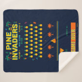 Pine Invaders Pineaple Empire Retro Games Series Sherpadecke (Vorderseite (Horizontal))