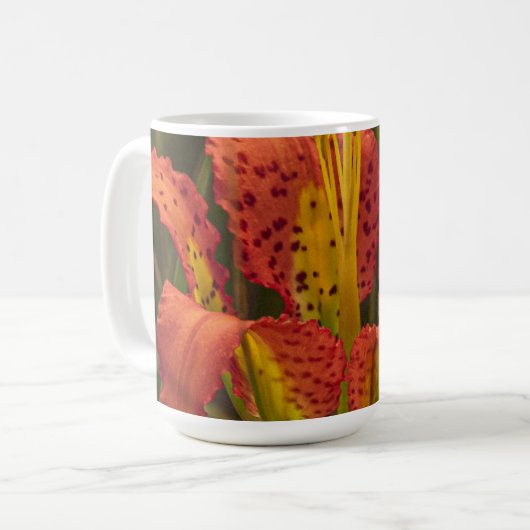 "Pine Lily" Premium Schlüsselanhänger Kaffeetasse (Vorderseite Links)