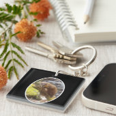 Pine Marten auf Log Schlüsselanhänger (Vorderseite rechts)