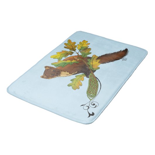 Pine Marten Herbstleaves Badematte (Schrägansicht)