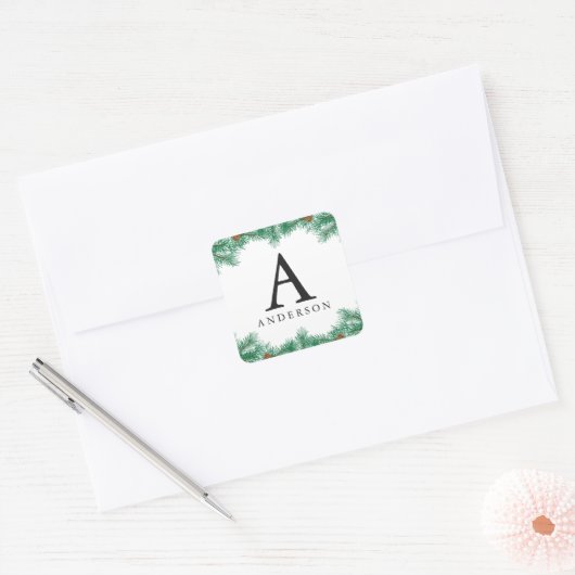 Pine Needles & Pine Cones Monogramm Weihnachten Quadratischer Aufkleber (Umschlag)