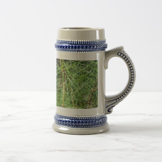 Pine Needles von Kenneth Yoncich Bierglas (Rechts)