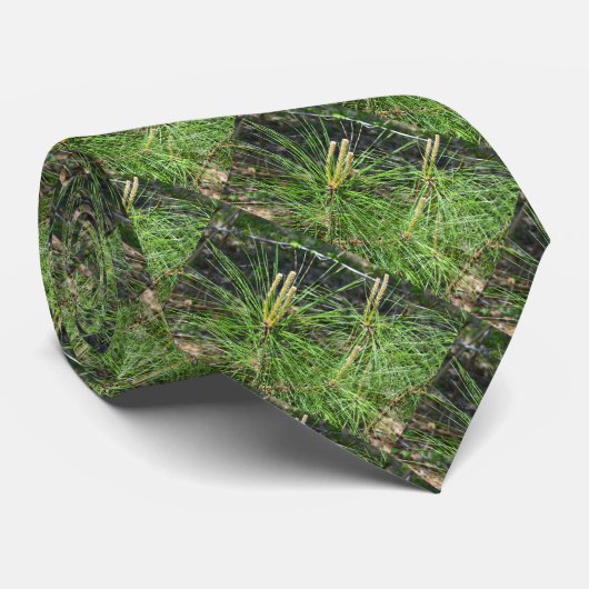 Pine Needles von Kenneth Yoncich Krawatte (Gerollt)