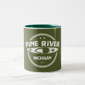 Pine River Michigan Kayaking Zweifarbige Tasse (Mittel)