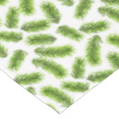 Pine Tree Blätter auf weißem Tablettenkern Tischdecke (Schrägansicht)
