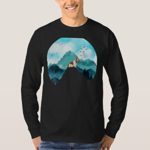 Pine Tree Blue Sky Vögel fliegen in der Basse T-Shirt