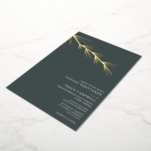 Pine Tree Branch Emerald Wedding Foil Einladung (Gedreht)
