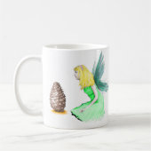 Pine Tree Fairy mit Kiefernzapfen Kaffeetasse (Links)