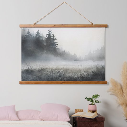 Pine Trees Meadow Low Lying Fog Wandteppich Mit Holzrahmen (Schlafzimmer)